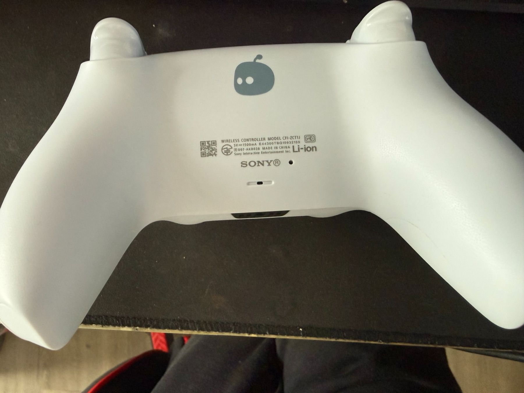 Sony Controller: Sony DualSense Wireless-Controller – Astro Bot Joyful Limite – Usato da Schmitten FR venduto da rap_gz8f 1