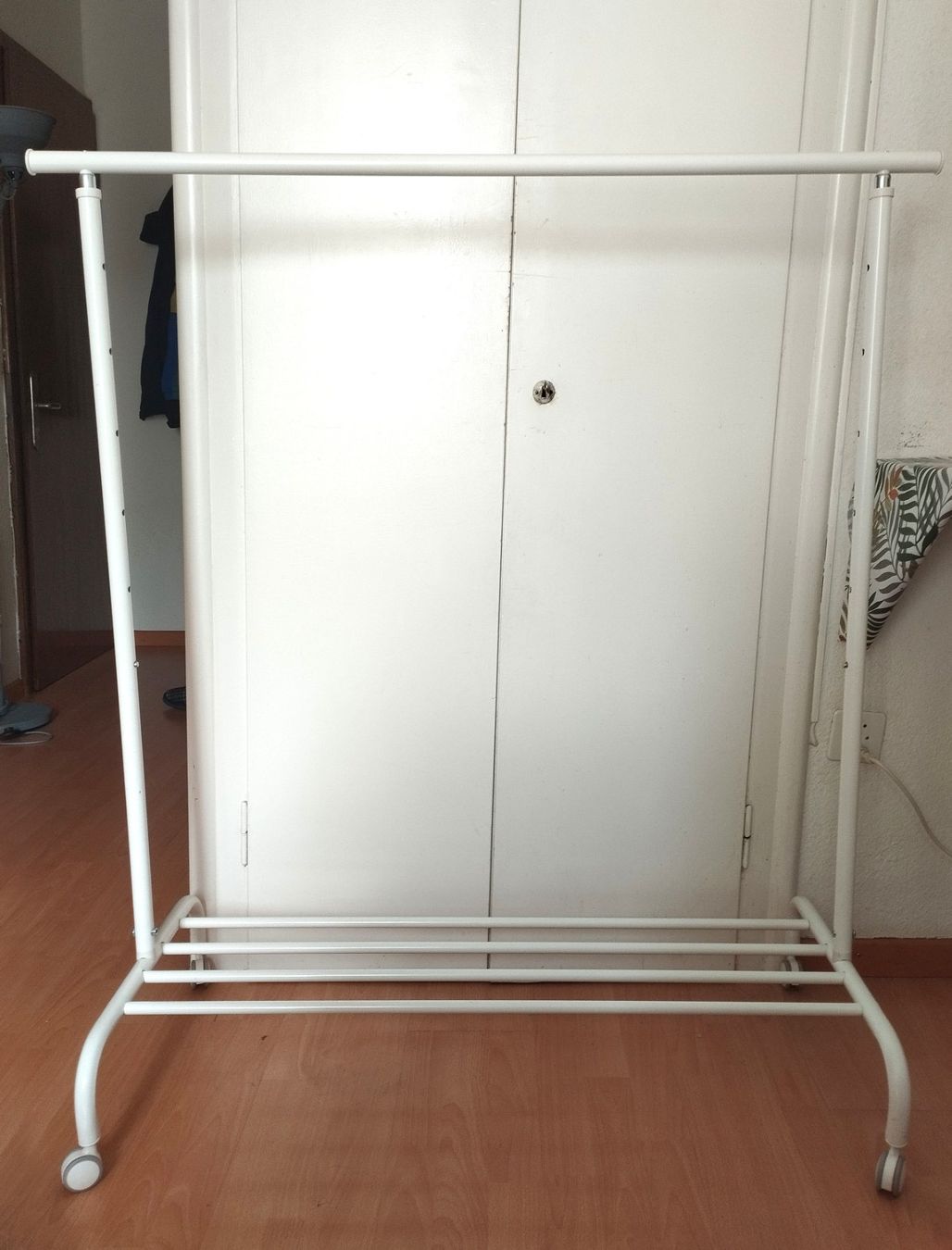 Ikea Stenditoi: IKEA RIGGA Kleiderständer Weiss / Clothes rack white – Usato da Zürich venduto da StavrosB