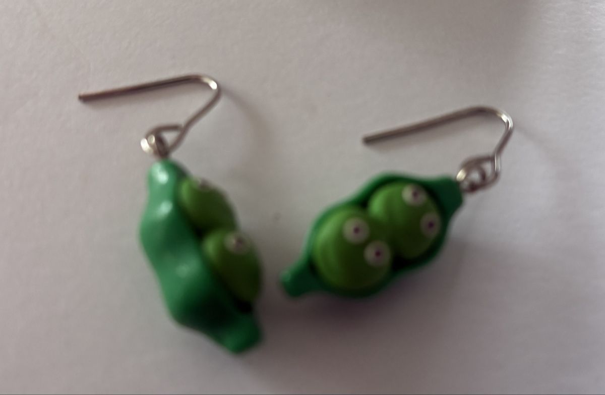 Orecchini pendenti & Orecchini a lobo: Earrings pea pod design, green - kids or adults – Usato da Basel venduto da cat_sq5m