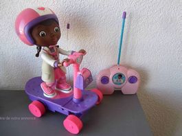 Trottinette Docteur La Peluche radio-commandée