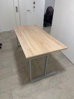 Gesamtes Büro mit zwei Schränken, Kommode und Korpus