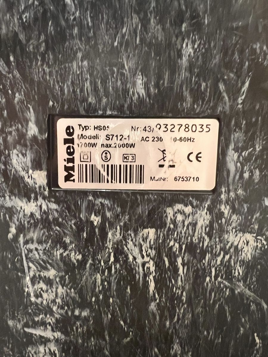 Miele Aspirapolveri & Accessori: Miele Torino Staubsauger – Usato da Zürich venduto da bru12 3