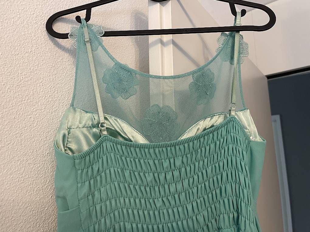 Robes: Kleid – Neuf (Voir description) à Emmen par Lare1505 3