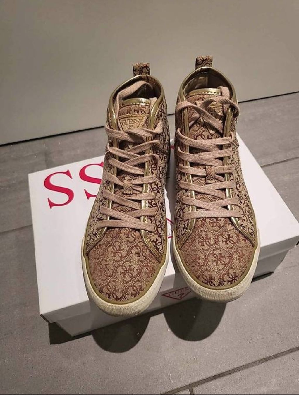 Guess Damenschuhe: Guess Sneakers – Gebraucht aus Hellbühl von d.d.d.125 2