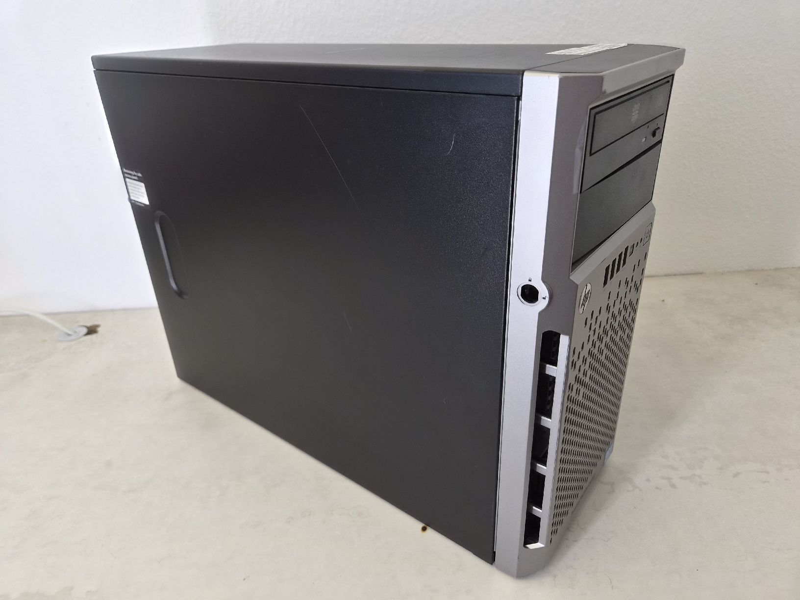 Hewlett Packard Server: HP ProLiant ML310e Gen8 v2 Server, Intel Xeon  – Gebraucht aus SCHAFFHAUSEN von Atami99 3
