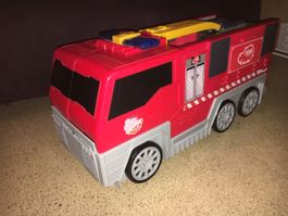Riesiges Feuerwehr- Auto aufklappbar > grosse Spielstation