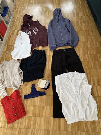 Grosses Kleiderpaket für Damen, Grösse S mit neuen Sachen