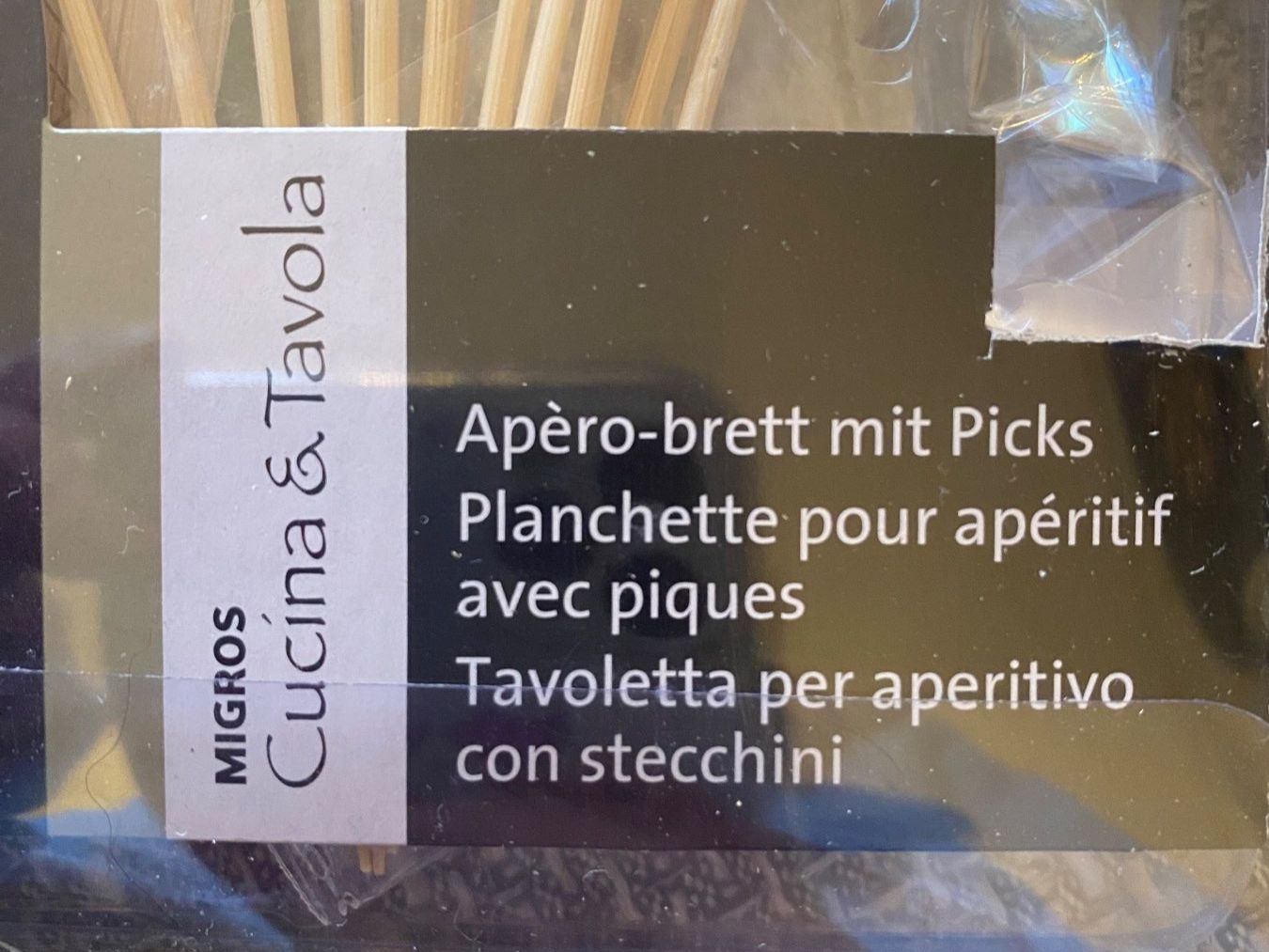 Migros Elettrodomestici da cucina: Apéro-Brett mit Picks in Ananasform / Planchette p. apéritif – Nuovo e nell'imballaggio originale da Gümligen venduto da Farrolito 1