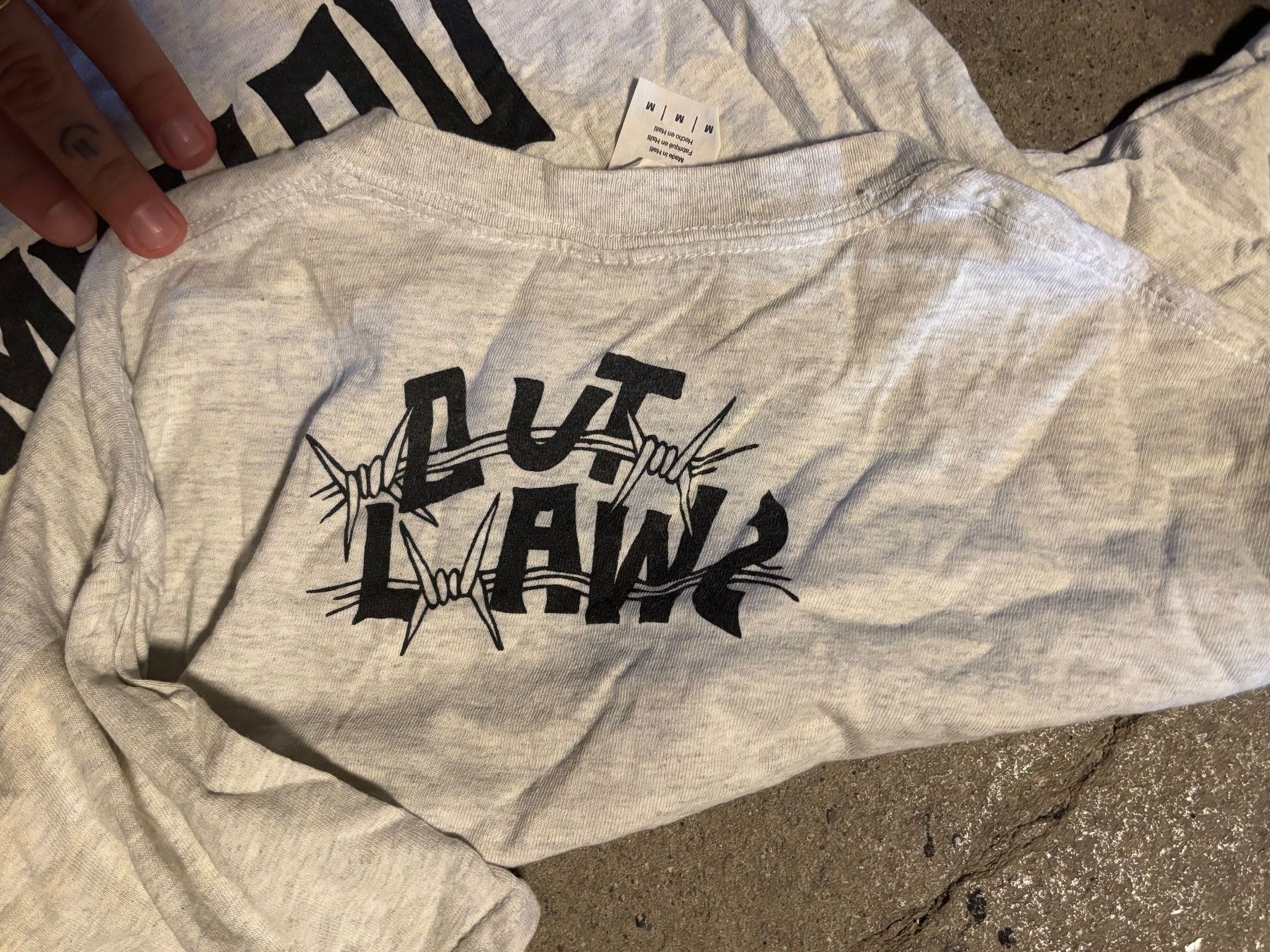 T-Shirts: Tshirt Outlawz Tattoo – Gebraucht aus Bern von unuki 1