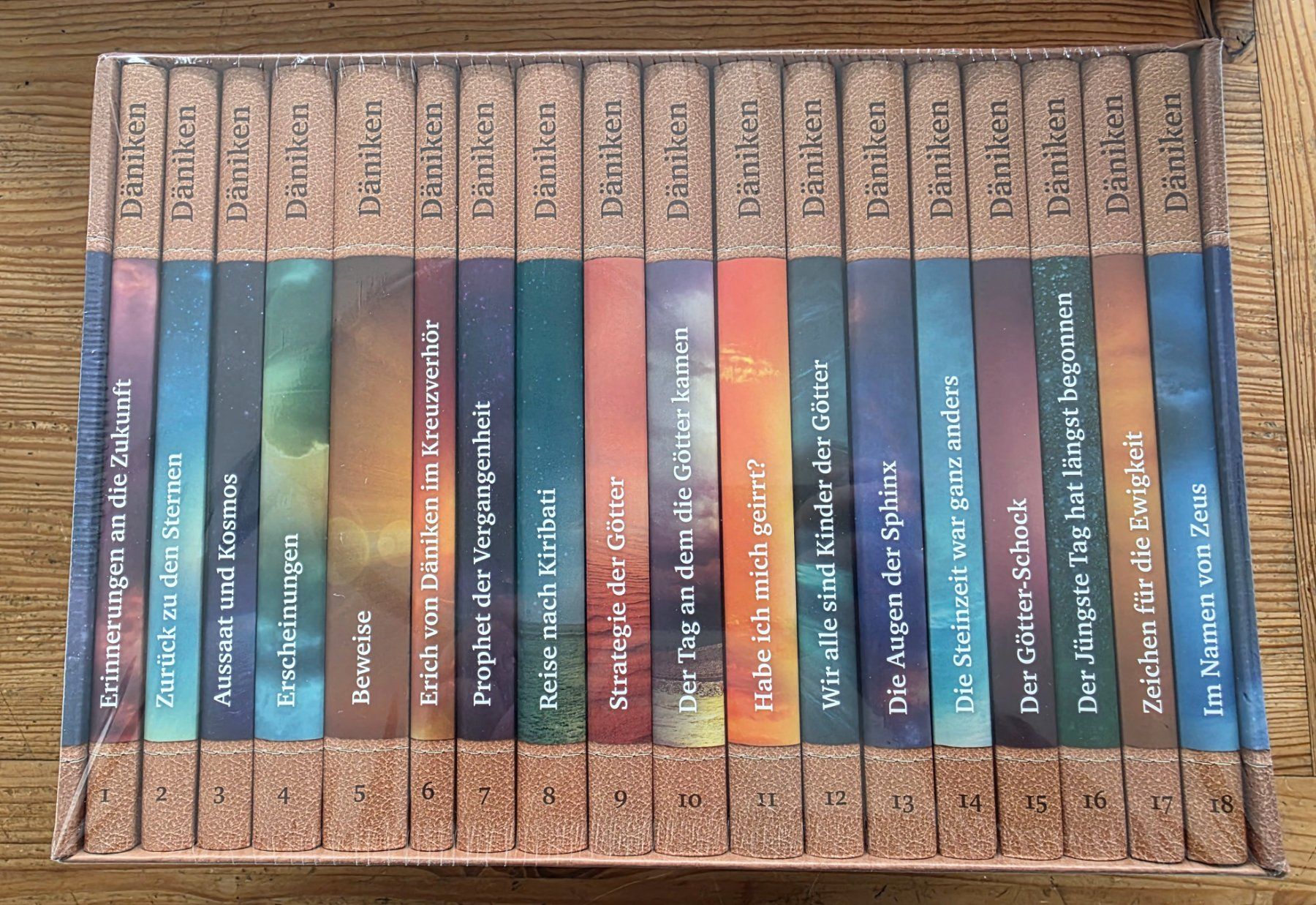 Erich von Däniken EvD 18 Bücher im Schuber NEU (Neu