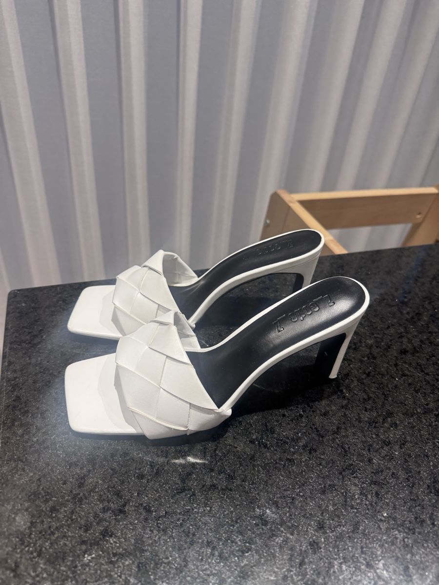 Scarpe da donna: Damenschuhe Sandalen weiss Grösse 38 – Usato da Luzern venduto da raquel.m