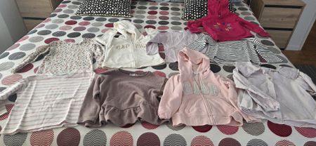 Set bestehend aus T-Shirts, Bluse und Pullovern für Mädchen,