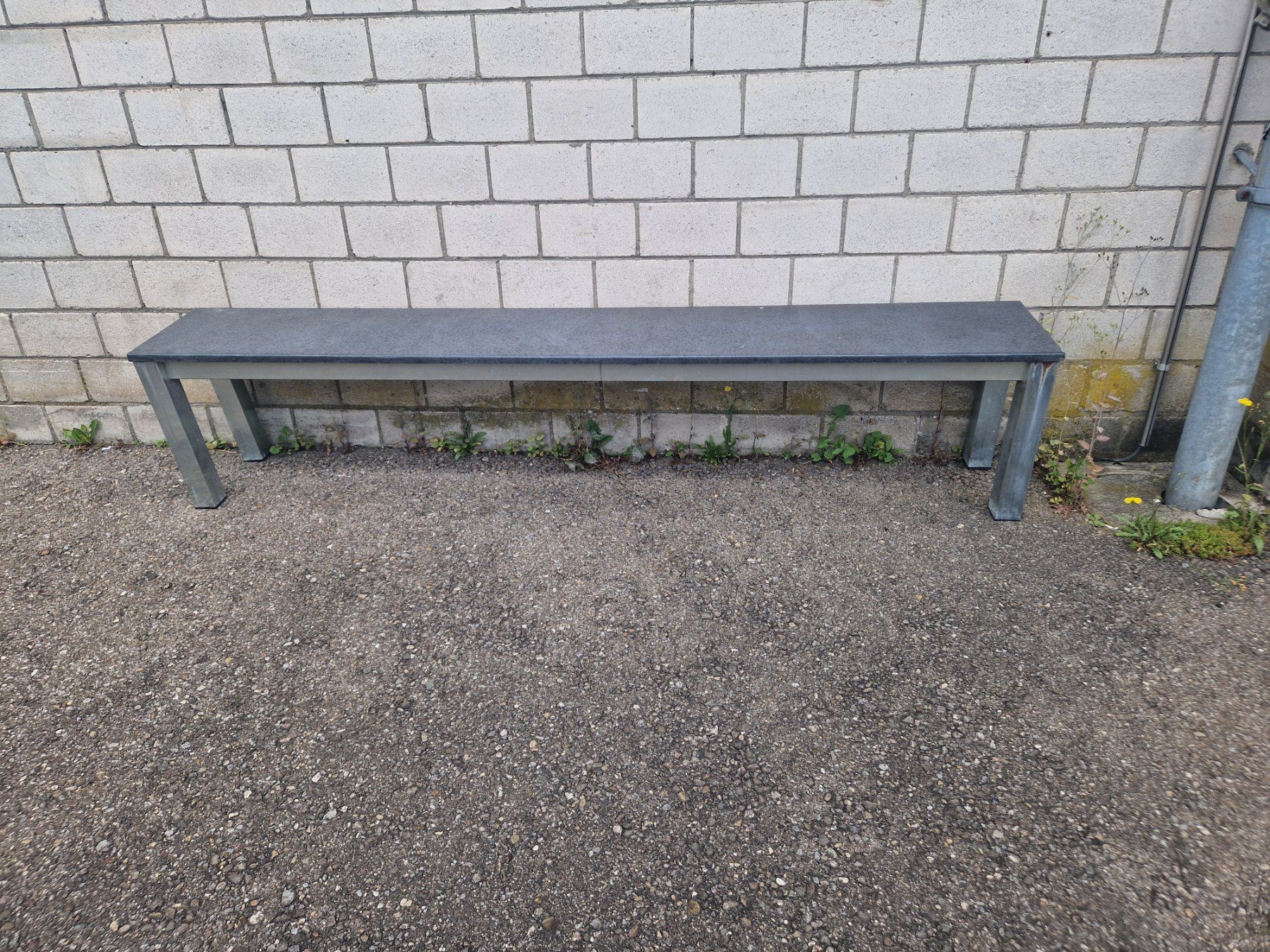 Panchine: Gartenbank Sitzbank massiv mit Marmor Sitzplatte – Usato da Wädenswil venduto da verebe