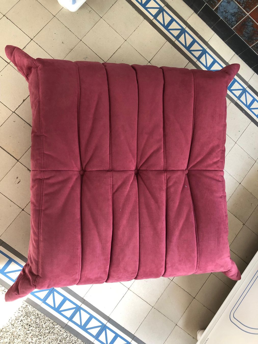 Ligne Roset Poltrone: Togo Pouf, Ligne Roset – Usato da Fribourg venduto da mar_z6hq