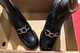 Bottines noires neuves en cuir p.39
