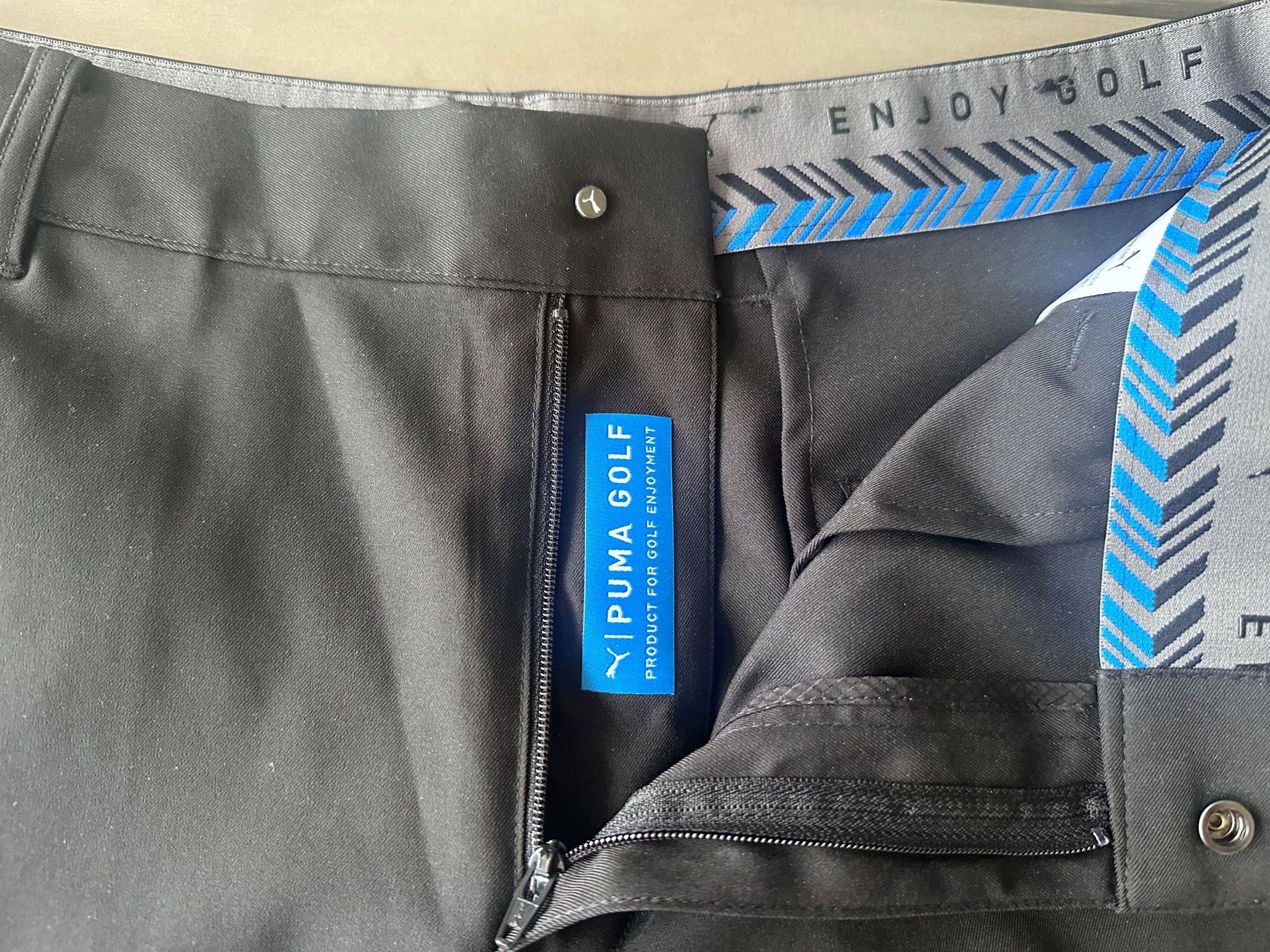 Puma Pantaloni: Puma Golfhosen Herren - Grösse 32" - Schwarz – Nuovo (secondo la descrizione) da recherswil venduto da Leuenberger_Lohn 1