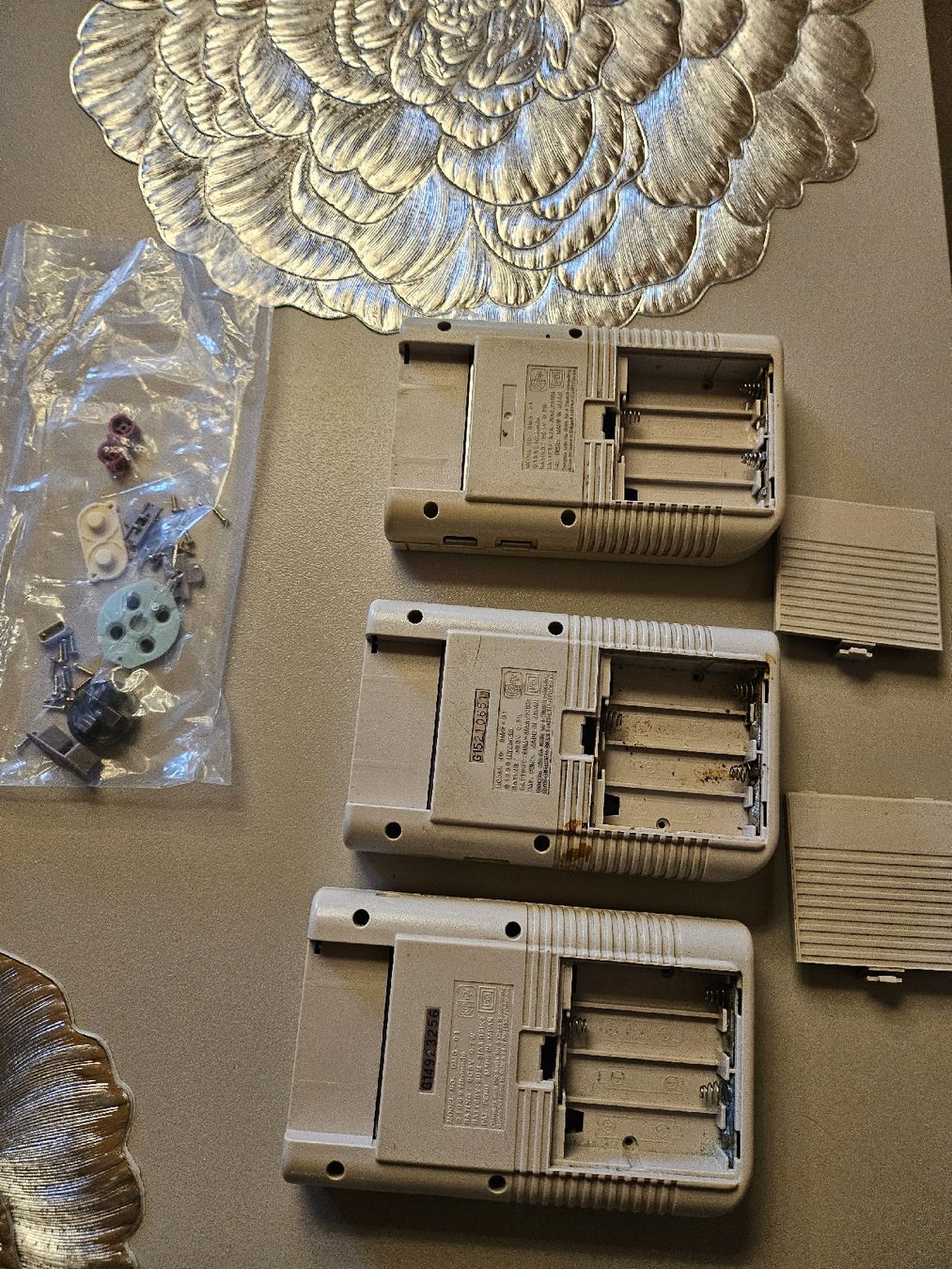 Nintendo Konsolen: Original Gameboy Cases Ersatzteile  – Defekt aus St. Gallen von Cocos_Ricardo 6
