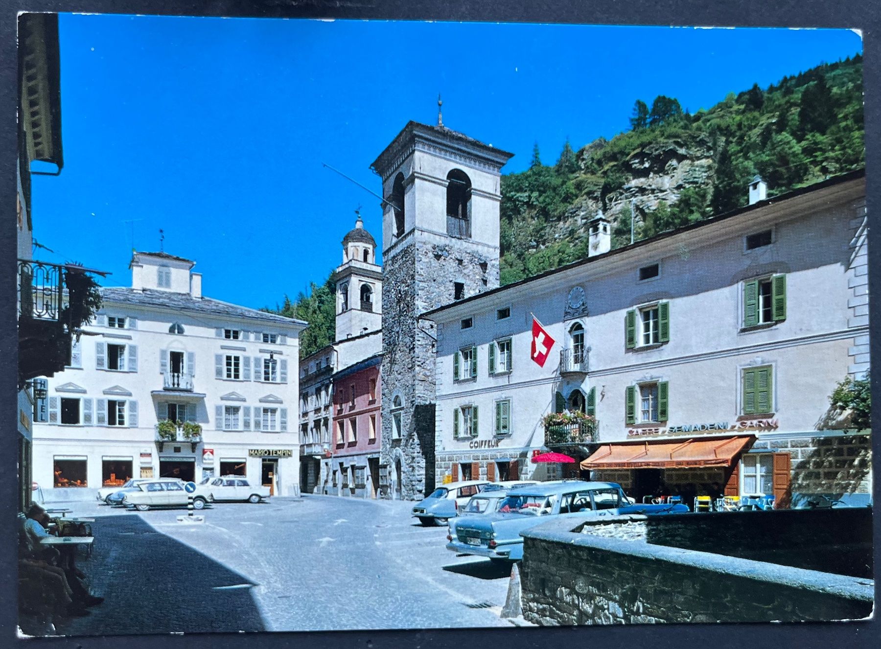 Cartoline postali: Poschiavo Piazza Comunale/ Oldtimer Autos – Usato da Wabern venduto da DaxKarten-75