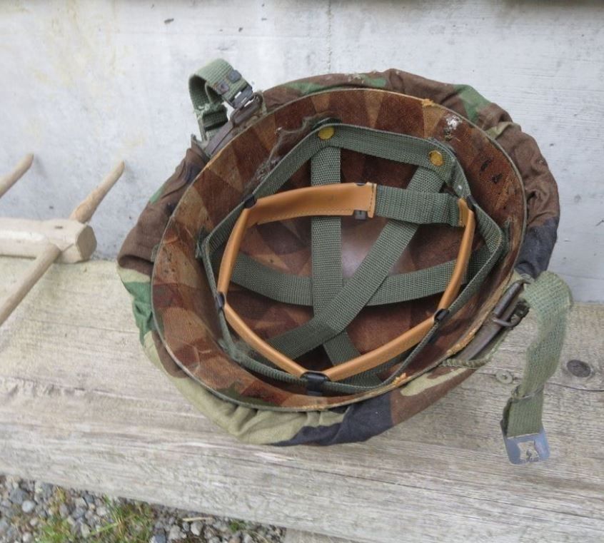 Armes blanches: Casque Militaire HELM, ORIGINALE – D'occasion à Lausanne par asdyx