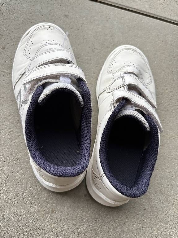 Scarpe per ragazzi: Kinder Turnschuhe Grösse 33 – Usato da Sargans venduto da TrickyHikr 2
