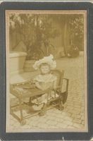 CDV Kind, Mädchen, Hut, Mode, Kindertischchen