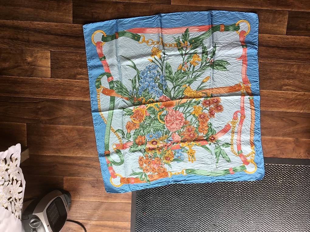 Foulards & écharpes: Seidenschal , Carré – D'occasion à Burgistein par Ernte