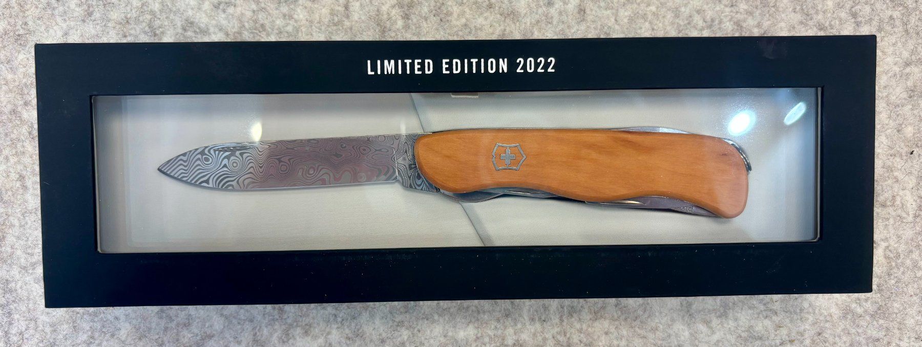 Coltelli tascabile: Victorinox Damast Limited Edition 2022 – Nuovo e nell'imballaggio originale da Birrwil venduto da Hopsasa