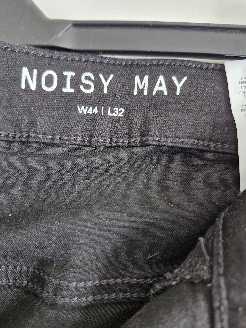 Jeans: Schwarze Noisy May Jeans, Gr. 44 – Usato da Breitenbach venduto da sabrinaa95 1