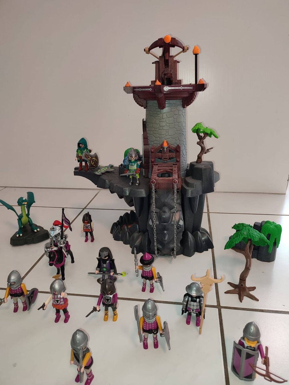Playmobil Spielzeuge: Playmobil Ritterturm mit Drachen – Gebraucht aus Tuggen von JayVee