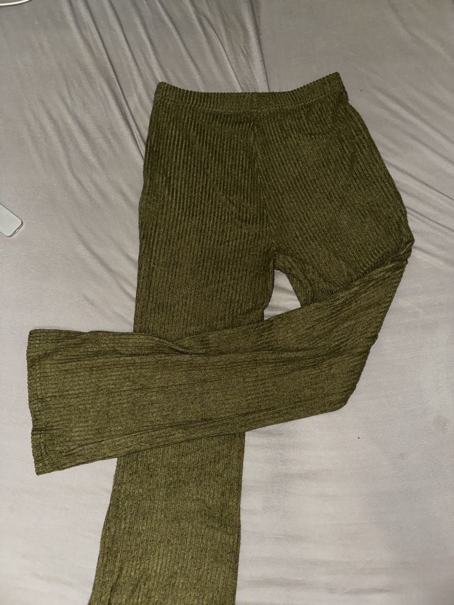 Shein Hosen: Grüne Stoff Schlaghose, gerippter Stoff – Neu (gemäss Beschreibung) aus Münchenstein von aalishaa.rr 1