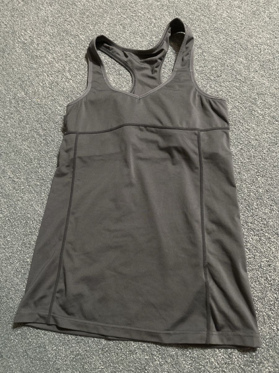 Tops: Sporttop NRG Gr L – D'occasion à Baltschieder par YmroBe