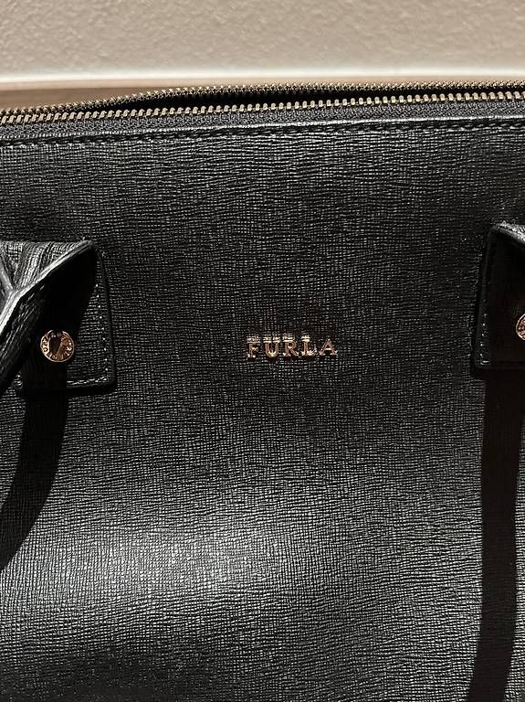 Borse da donna: Borsa shopper Furla di pelle nera, comoda e spaziosa  – Usato da Genestrerio venduto da Ellyellys84 2