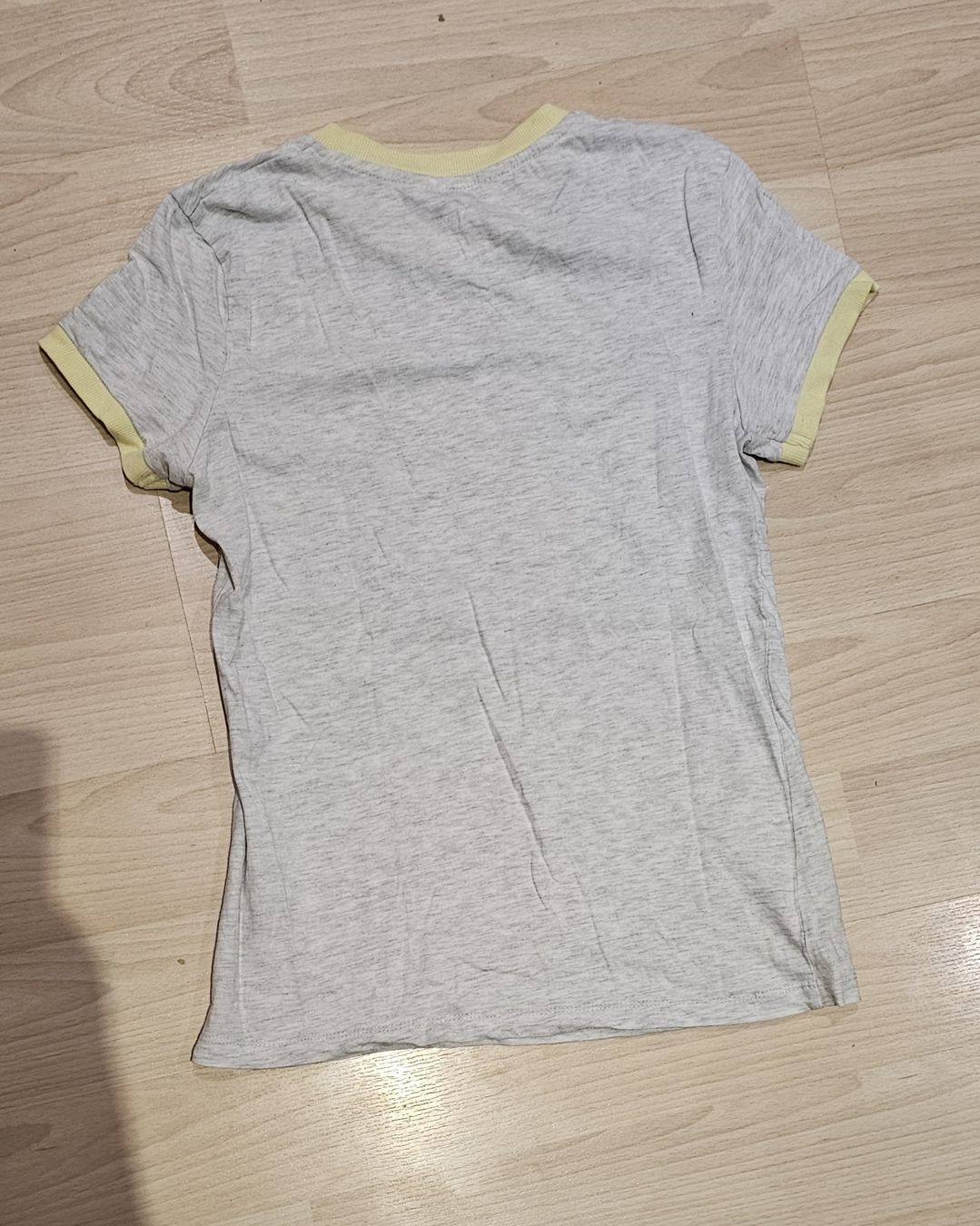 T-shirt: Cooles "Happy Camper" T-Shirt – Usato da Fehraltorf venduto da Sumin 1