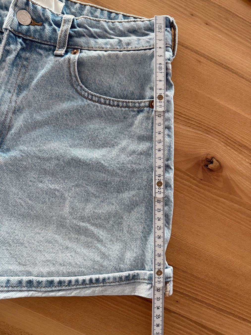 H&M Jeans: Helle H&M Jeans Shorts, Gr. 36 – Usato da Schenkon venduto da NaBr 4
