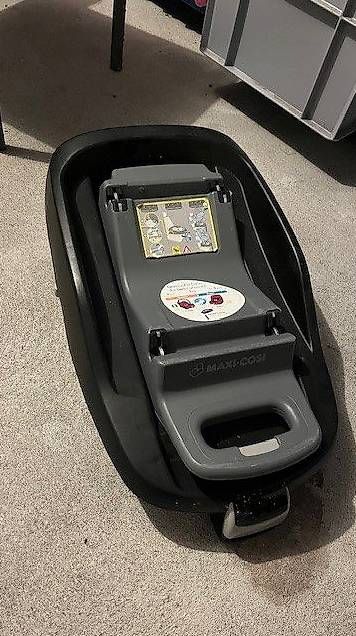 Maxi-Cosi Seggiolini per auto: Maxi Cosi mit Isofix Station – Usato da Aarberg venduto da jud_xq7y
