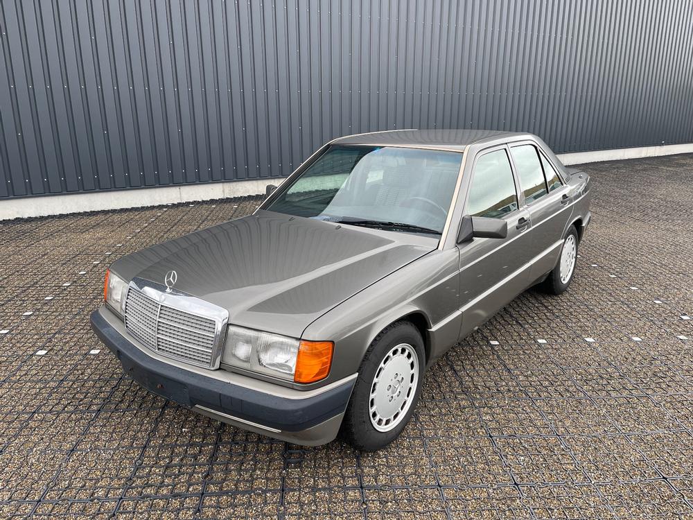 Oldie but Goldie -Mercedes Baby Benz 190 E 2.3