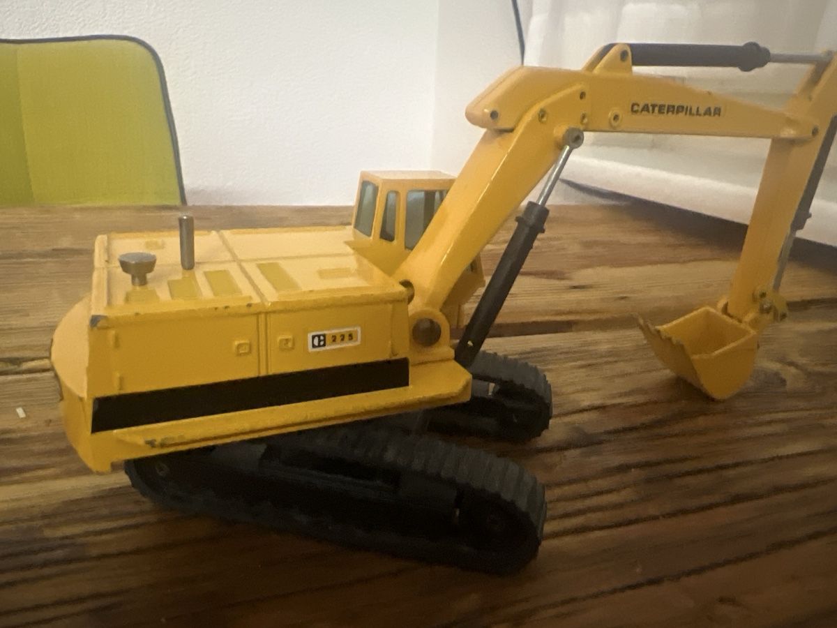 Modellautos: Caterpillar Bagger Modell gelb – Gebraucht aus Umiken von mar_p7n9 2