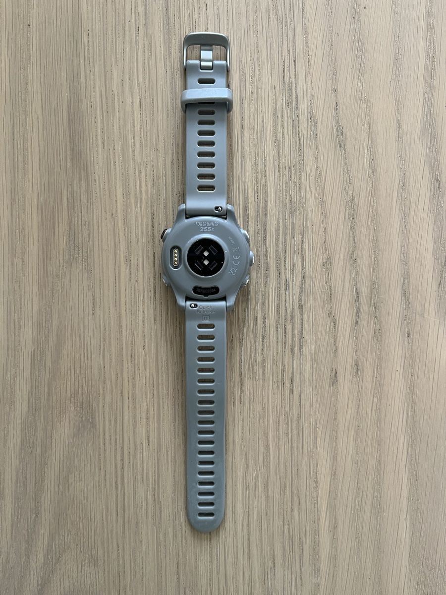 Garmin Smartwatch: Garmin Forerunner 255s Hellgrau - Guter Zustand  – Usato da Basel venduto da Tobias.99 1