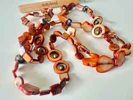 Florale Perlmutt Longkette – Unikat mit Herzen & Cloisonné