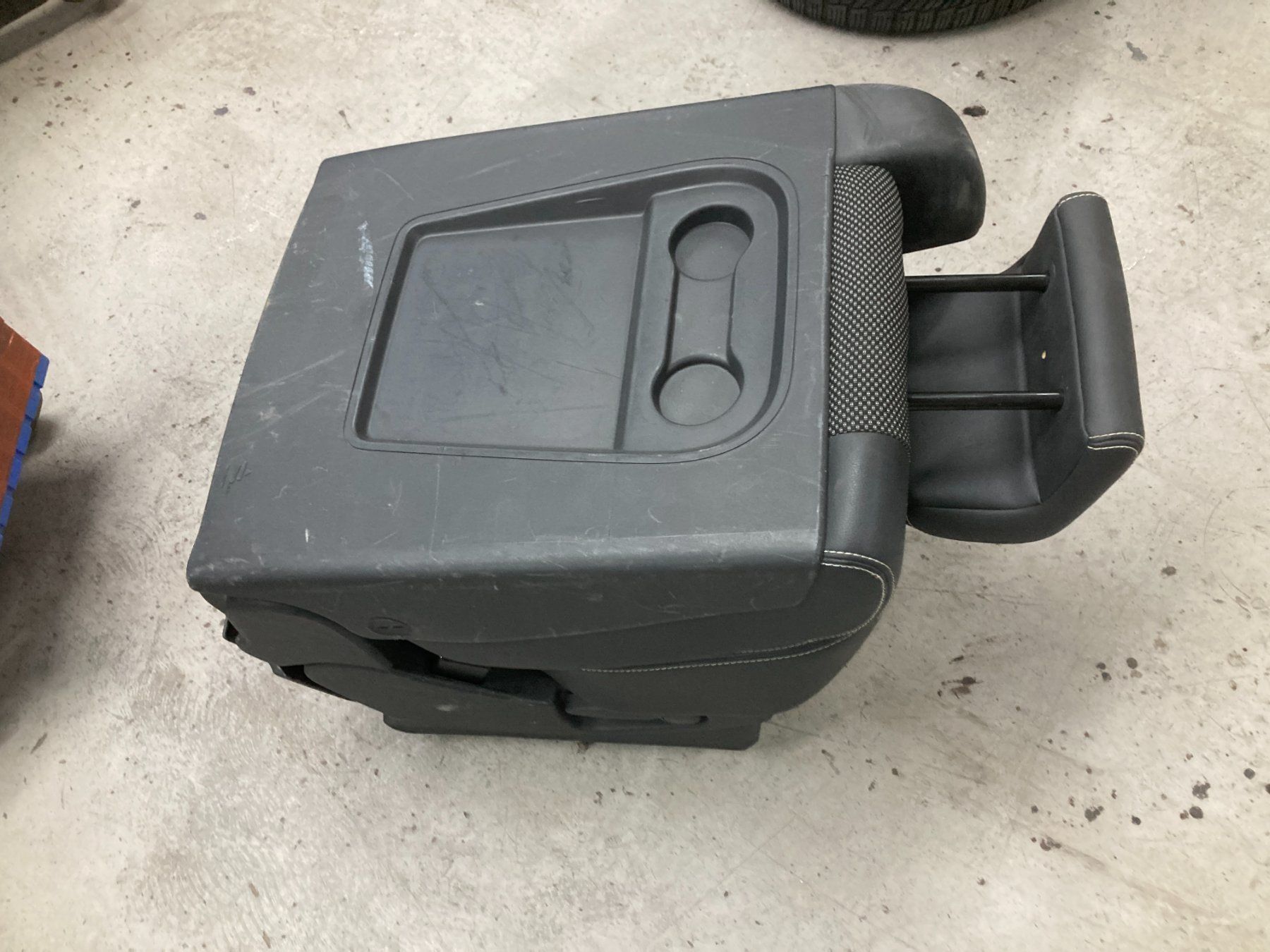 Renault Tutti pezzi di ricambio auto: Renault Espace Sitz 3 Reihe – Usato da Cham venduto da WB2223 3