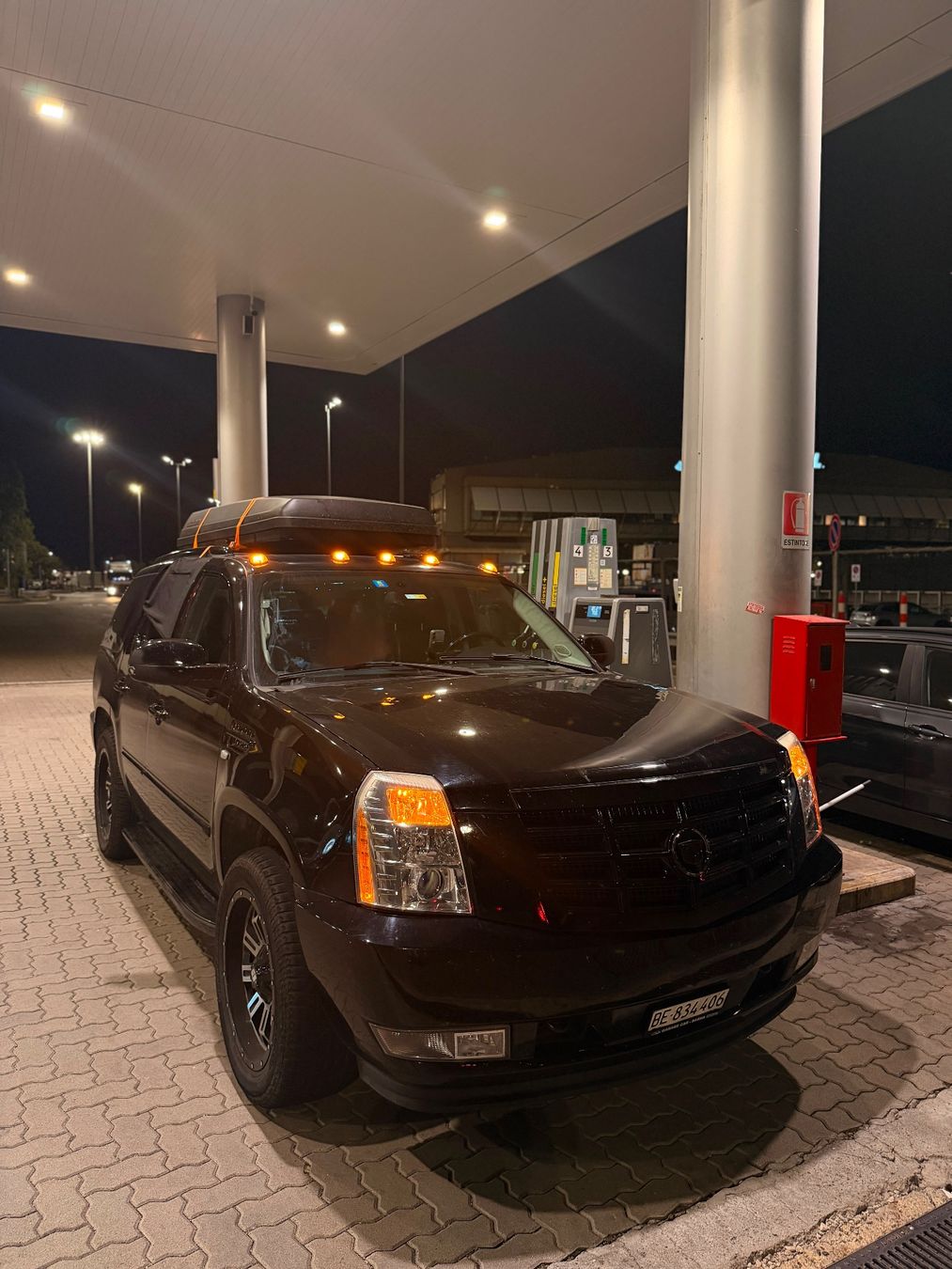 Autos: Cadillac escalade 6.2 V8 – D'occasion à biel-bienne par Sekiz 1
