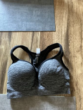 Soutien-gorge de sport gris taille M neuf, jamais porté 
