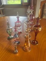 Sammlung aus 8 ägyptischen Parfum- oder Duftölflakons Glas