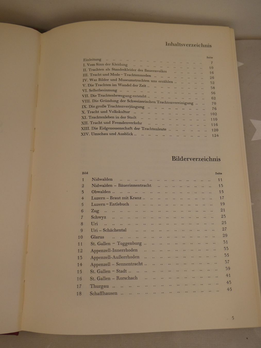 Libri: Buch: Schweizer Trachten Silva-Verlag – Usato da Rafz venduto da Powacaddy 1