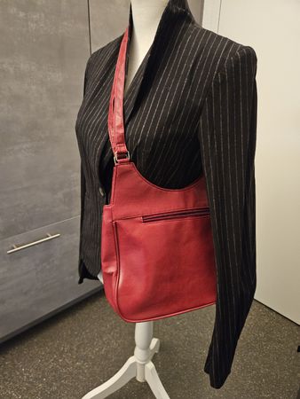 Handtasche rot Leder-Optik neuwertig eternal love