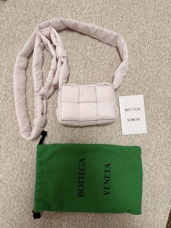 Bottega Veneta cassette nylon rose pâle