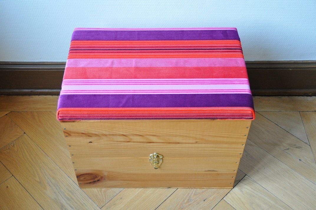 Truhen: Exklusive Sitztruhe/Sitzhocker/Möbel aus Weinkisten Mod. 08 – Neu (gemäss Beschreibung) aus Zürich von kisten-karl 5