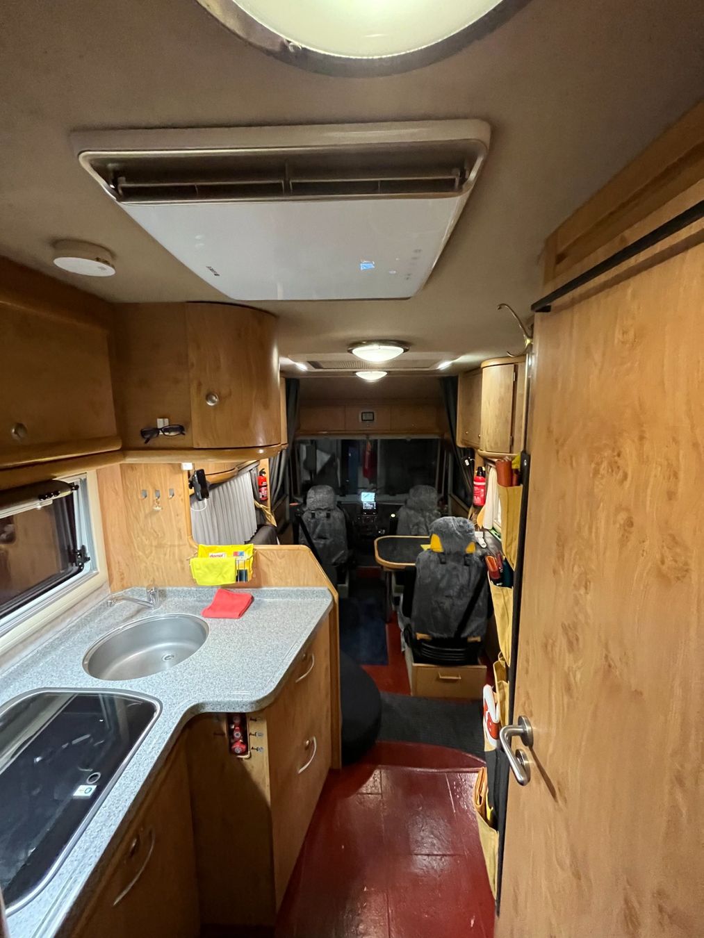 Mercedes-Benz Veicoli da campeggio: Carthago / MB Sprinter 616cdi / 3 Gurtplätze / C1 – Usato da Spreitenbach venduto da Solo0815 6