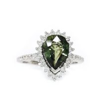 Un magnifique Saphir 1,25 carats mise en valeur par diamants