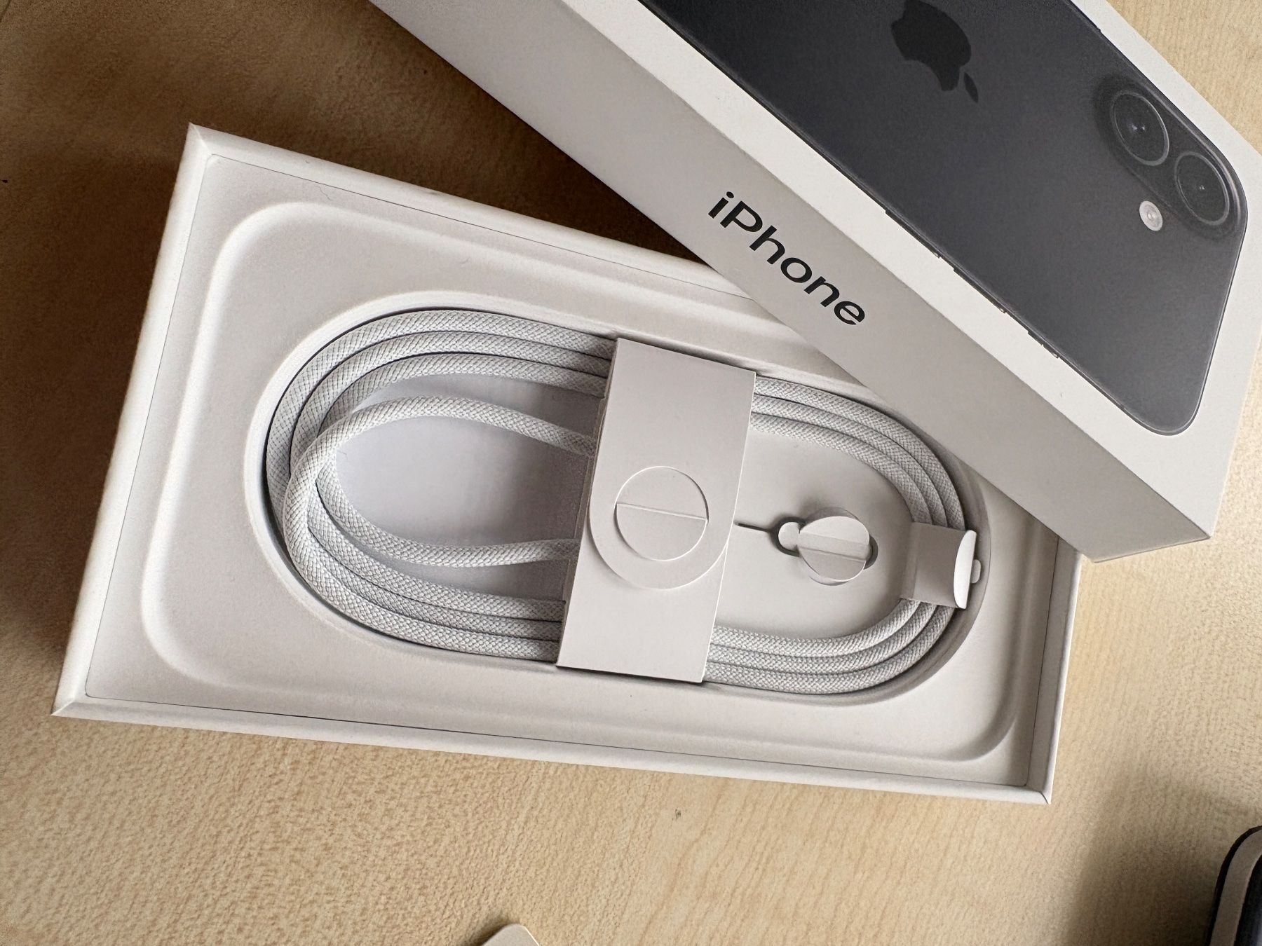 Apple Telefoni cellulari / Smartphones: Iphone 16, 128 GB, 100% Batteriezustand – Usato da Würenlos venduto da sve_d8tf 2